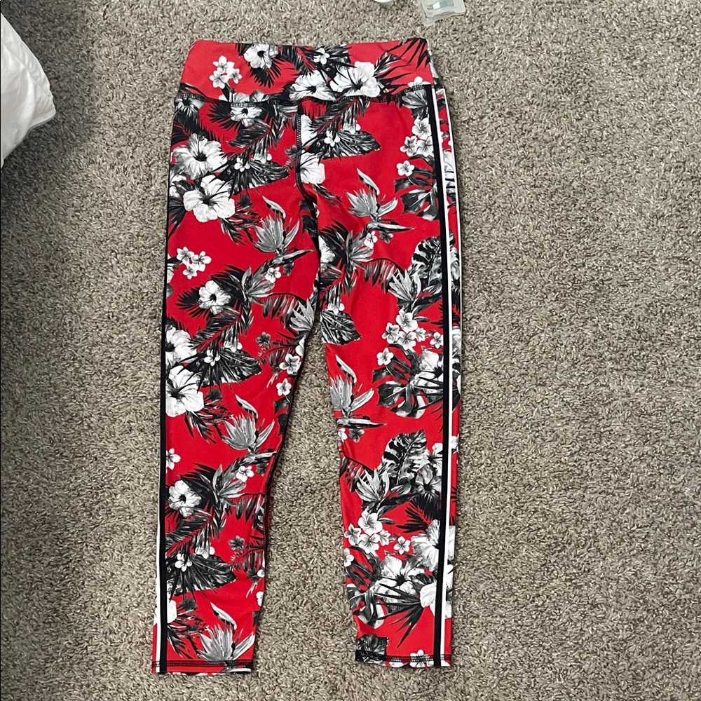 Women's Floral Red Leggings - Picture 4 of 4